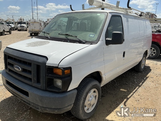 (Waxahachie, TX) 2013 Ford Econoline E-150 Cargo Van Runs & Moves) (Exterior Defects- Side & Back Do