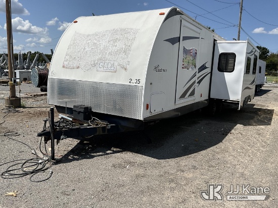 (Pryor, OK) 2014 Forest River Freedom Express 305RKDS T/A Camper Trailer, 8 ft x 34.5 ft. Mobile Fie