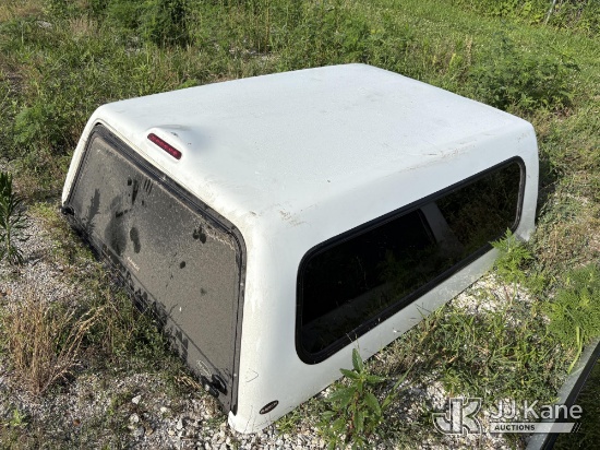 (Hawk Point, MO) 6 ft. Ranch Truck Bed Topper (Crack In Fiberglass On Rear Fight Pillar) NOTE: This