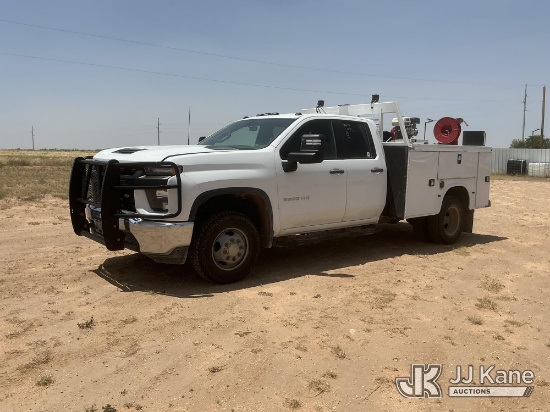 (Stanton, TX) 2020 Chevrolet Silverado 3500HD 4x4 Extended-Cab Service Truck Runs & Moves) (Hail Dam