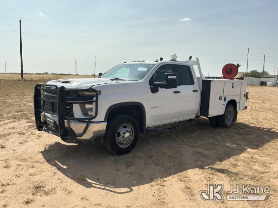 (Stanton, TX) 2020 Chevrolet Silverado 3500HD Crew-Cab Service Truck Runs & Moves) (Dash Warning Ind