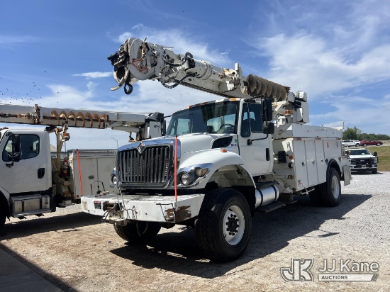(Chattanooga, TN) Altec DC47-TR, Digger Derrick rear mounted on 2010 International 7400 4x4 Utility