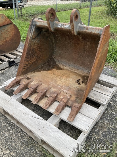 (South Beloit, IL) Case Bucket-off Case 590 (36in) NOTE: This unit is being sold AS IS/WHERE IS via