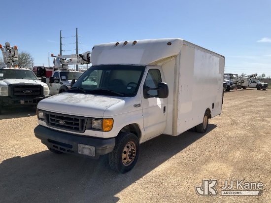 (Marion, TX) 2005 Ford E-350 Cutaway Service Van Runs & Moves) (Dash Warning Indicator On, Windshiel