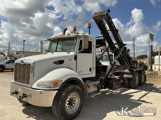 (Olmito, TX) 2014 Peterbilt 348 Roll Back Truck Runs, Moves & Operates) (Seller States: Air Leak