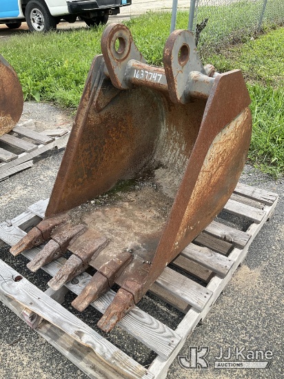 (South Beloit, IL) Case Bucket-off Case 590 (24in) NOTE: This unit is being sold AS IS/WHERE IS via