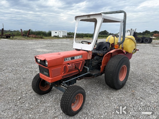 (Hawk Point, MO) 1987 Kubota L235 Utility Tractor Runs, Moves & Operates
