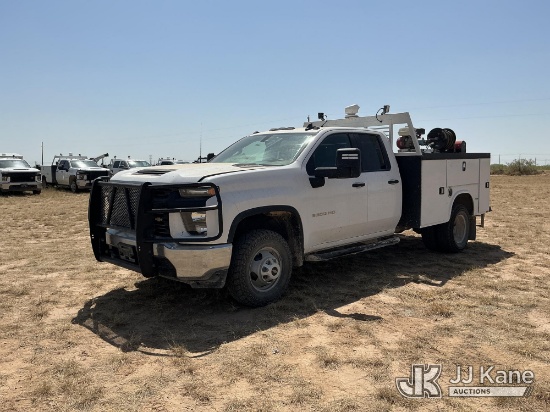 (Stanton, TX) 2022 Chevrolet Silverado 3500HD Crew-Cab Service Truck Runs & Moves) (Windshield Defic
