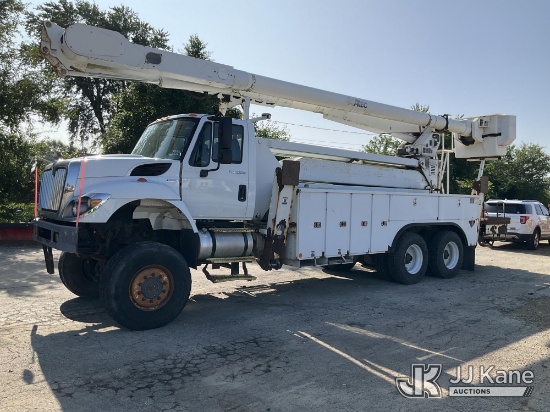 (South Beloit, IL) Altec AM900-E100, Over-Center Elevator Bucket Truck rear mounted on 2012 Internat