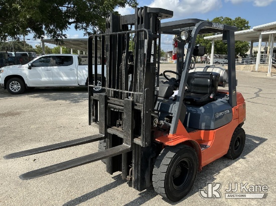 (Kerrville, TX) Toyota 7FGCU25 Pneumatic Tired Forklift, Utility Company Owned & Maintained Runs, Mo