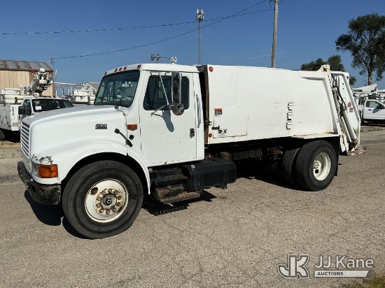 (South Beloit, IL) 2001 International 4700 Garbage/Compactor Truck Runs, Moves & Operates)(Engine Pe