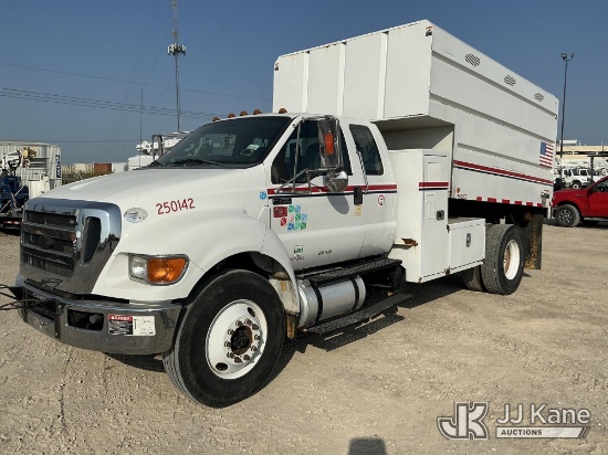 (Waxahachie, TX) 2015 Ford F-750 Extended-Cab Chipper Dump Truck Runs & Moves) (No Power, Won't Star