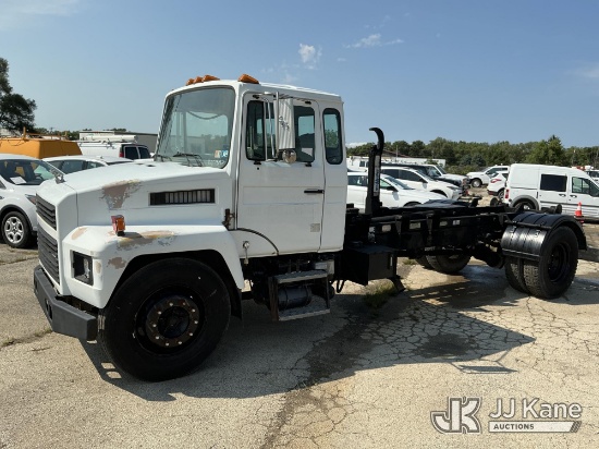 (South Beloit, IL) 1993 Mack CS200P Roll Off Truck Runs & Moves) (PTO Does Not Engage-Hoist Conditio