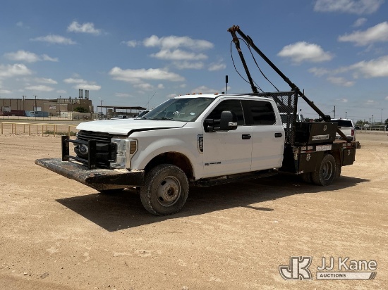 (Midland, TX) 2019 Ford F350 4x4 Crew-Cab Flatbed/Service Truck Runs & Moves) (Dash Warning Indicato
