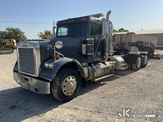 (Aubrey, TX) 2000 Freightliner FLD120 T/A Truck Tractor Runs & Moves.