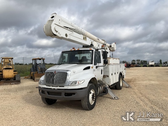 (Marion, TX) Altec AA55, Material Handling Bucket Truck rear mounted on 2018 International DuraStar