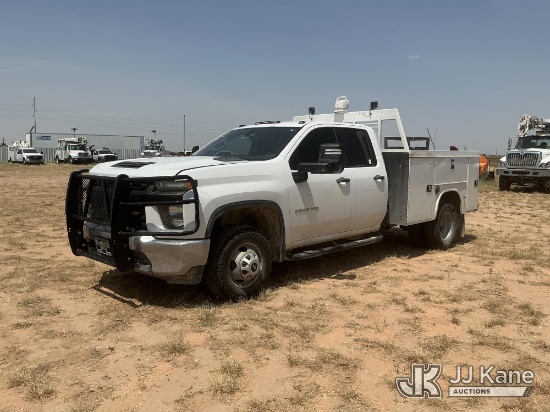 (Stanton, TX) 2020 Chevrolet Silverado 3500HD 4x4 Extended-Cab Service Truck Runs & Moves) (Engine O