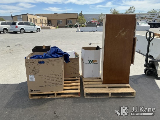 (Jurupa Valley, CA) (2 Pallets) Office Decorations (Used) NOTE: This unit is being sold AS IS/WHERE