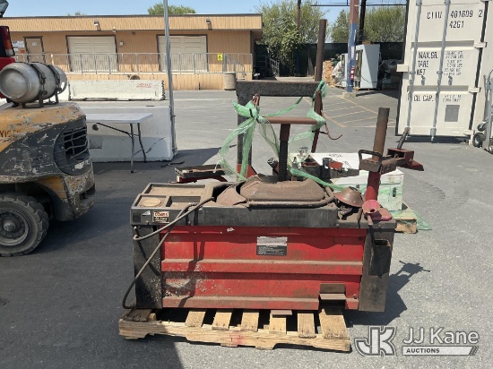 (Jurupa Valley, CA) Coats 40-40 series (Used) NOTE: This unit is being sold AS IS/WHERE IS via Timed