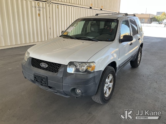 (Jurupa Valley, CA) 2005 Ford Escape 4-Door Sport Utility Vehicle Runs & Moves) (Open Recall, Vehicl