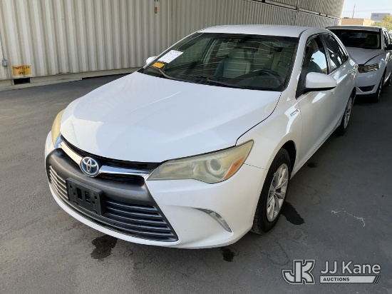 (Jurupa Valley, CA) 2015 Toyota Camry "Hybrid" 4-Door Sedan Runs & Moves