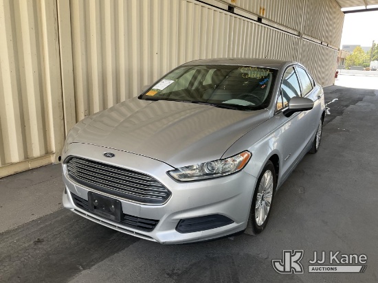 (Jurupa Valley, CA) 2015 Ford Fusion 4-Door Sedan Runs & Moves