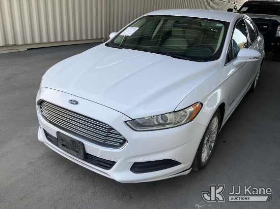 (Jurupa Valley, CA) 2016 Ford Fusion 4-Door Sedan Runs & Moves) (Open Manufacturer Recall Number 25S
