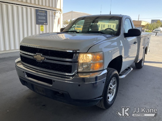 (Jurupa Valley, CA) 2011 Chevrolet Silverado 2500HD Service Truck Runs & Moves) (CNG Tanks Expired 0