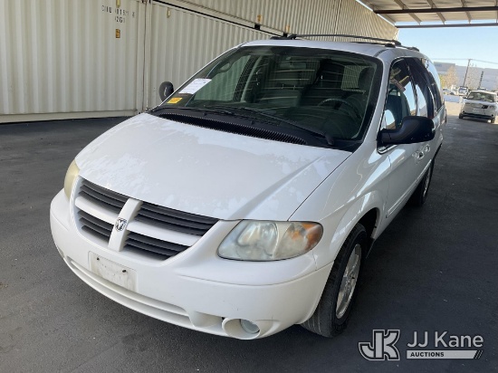 (Jurupa Valley, CA) 2006 Dodge Grand Caravan Mini Passenger Van Runs & Moves