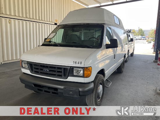(Jurupa Valley, CA) 2004 Ford Econoline E-350 SD Cargo Van Runs & Moves) (Dash Warning Indicators On