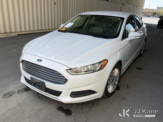 (Jurupa Valley, CA) 2016 Ford Fusion 4-Door Sedan Runs & Moves) (Open Manufacturer Recall Number 25S