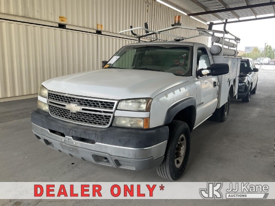 (Jurupa Valley, CA) 2005 Chevrolet Silverado 2500HD Enclosed Service Truck Runs & Moves) (Won't Clea