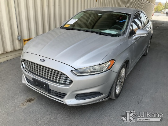 (Jurupa Valley, CA) 2014 Ford Fusion 4-Door Sedan Runs & Moves) (Vehicle previously used with a 'col