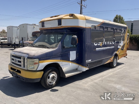 (Jurupa Valley, CA) 2013 Ford Econoline E450 Passenger Bus Runs & Moves, CNG Tanks Expire On 11/2032
