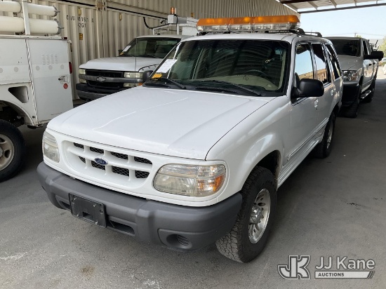 (Jurupa Valley, CA) 2001 Ford Explorer XLS 4-Door Sport Utility Vehicle Runs & Moves, AC Not Cold