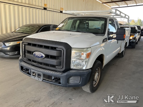(Jurupa Valley, CA) 2011 Ford F-350 SD Extended-Cab Service Truck Runs & Moves) (Liftgate Operates