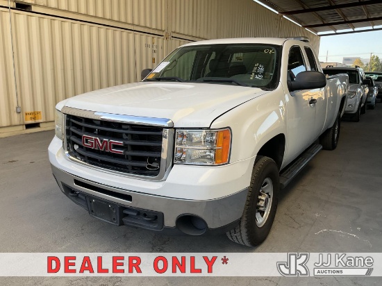 (Jurupa Valley, CA) 2010 GMC Sierra 3500HD Extended-Cab Pickup Truck Runs & Moves) (Transmission Per