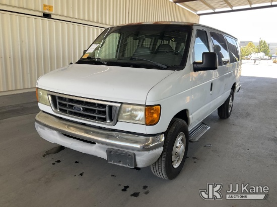 (Jurupa Valley, CA) 2005 Ford Econoline E-350 Extended Passenger Van Runs & Moves