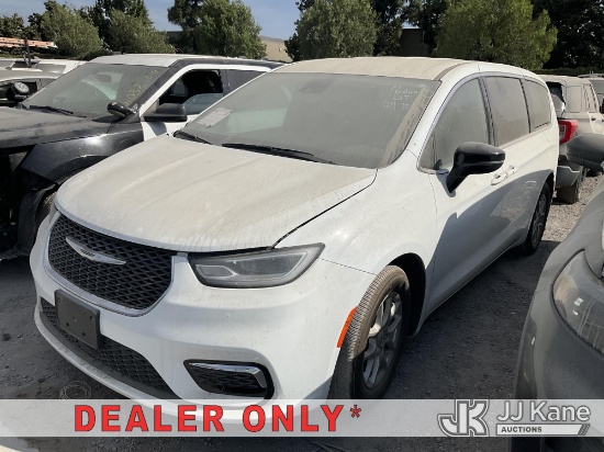 (Jurupa Valley, CA) 2024 Chrysler Pacifica Touring L Cargo Van Not Running, Conditions Unknown, Coll