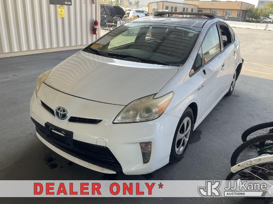 (Jurupa Valley, CA) 2015 Toyota Prius 4-Door Hatch Back Runs & Moves) Open Manufacturer Recall Numb
