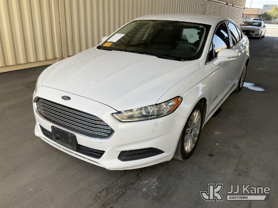 (Jurupa Valley, CA) 2015 Ford Fusion Hybrid 4-Door Sedan Runs & Moves