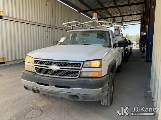 (Jurupa Valley, CA) 2005 Chevrolet Silverado 2500HD Service Truck Runs & Moves (Generator Not Operat