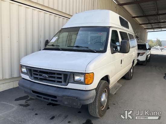 (Jurupa Valley, CA) 2006 Ford Econoline E-350 Super Duty Extended High-Top Cargo Van Runs & Moves