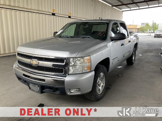(Jurupa Valley, CA) 2011 Chevrolet Silverado 1500 LT Crew Cab Pickup Truck Runs & Moves, Traction Co