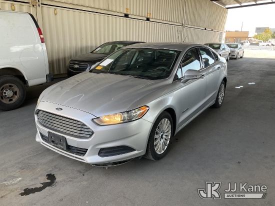 (Jurupa Valley, CA) 2014 Ford Fusion Hybrid 4-Door Sedan Runs & Moves