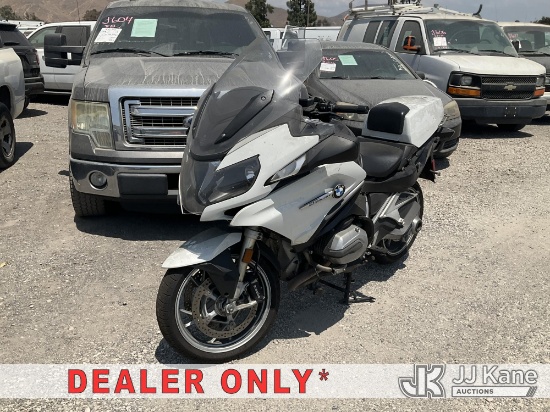 (Jurupa Valley, CA) 2015 BMW R1200RT Motorcycle Runs, Operation Unknown) (Dash Warning Indicators On