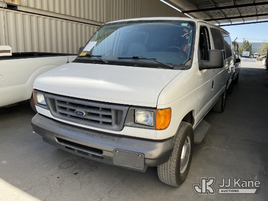 (Jurupa Valley, CA) 2006 Ford Econoline E-350 Extended Passenger Van Runs & Moves