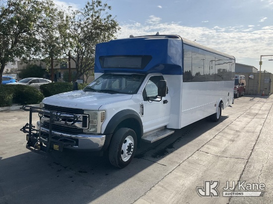 (Jurupa Valley, CA) 2019 Ford F-550 Passenger Bus Runs & Moves) (CNG Expires 9/2039)