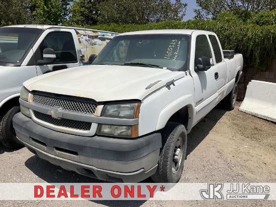 (Jurupa Valley, CA) 2004 Chevrolet Silverado 2500HD Extended-Cab Pickup Truck Not Running, Condition