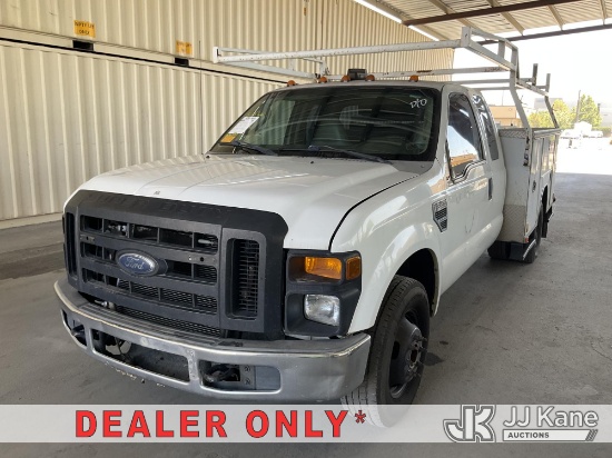 (Jurupa Valley, CA) 2010 Ford F-350 SD Extended-Cab Enclosed Service Truck Runs & Moves) (Dash Warni